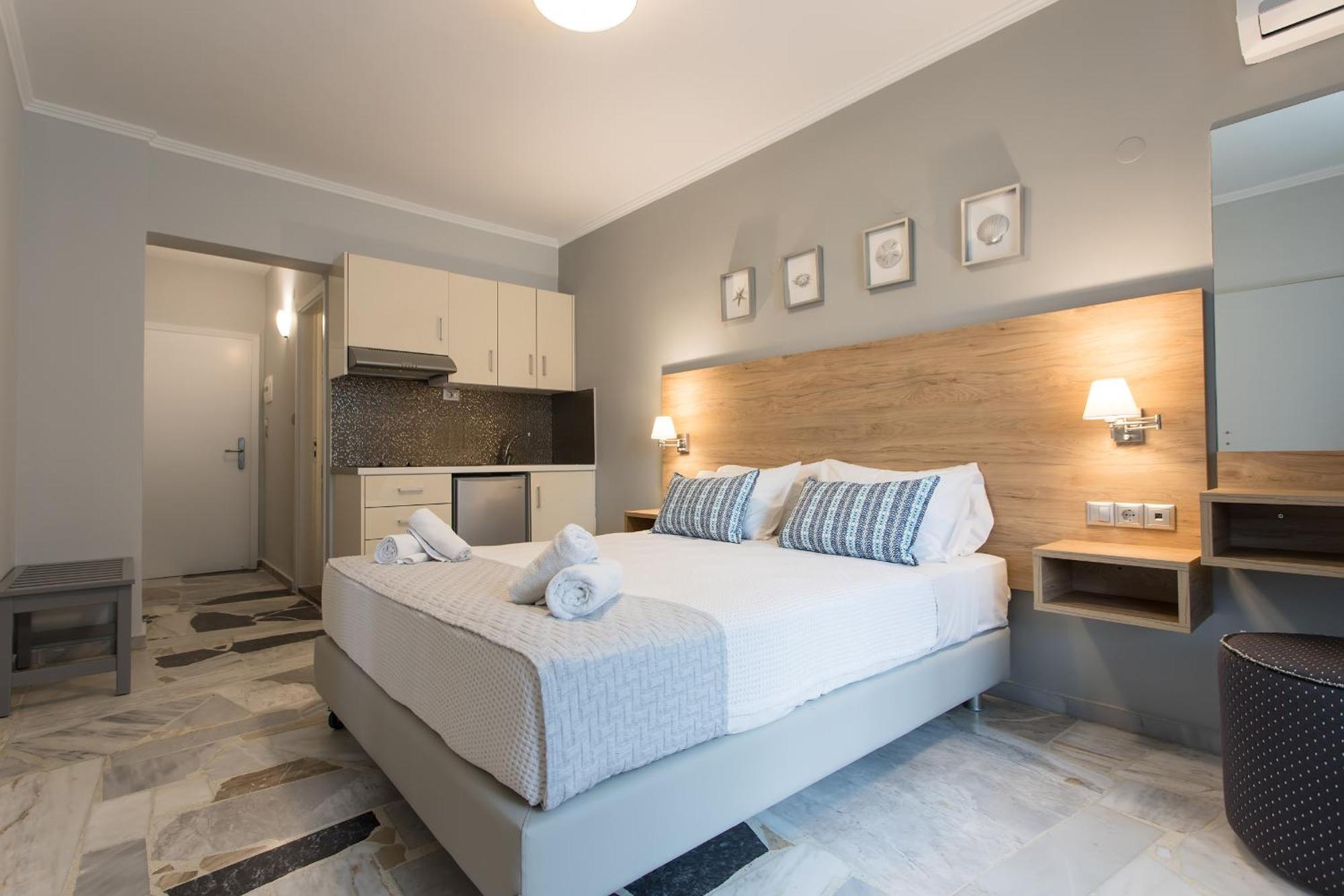 Deluxe Two-Bedroom Apartment with Garden View,1273260649:JPEG
